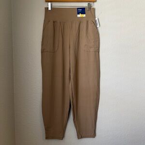 Old Navy Studio Smooth High Rise Joggers Tan Size Medium NWT Pull-On Athletic